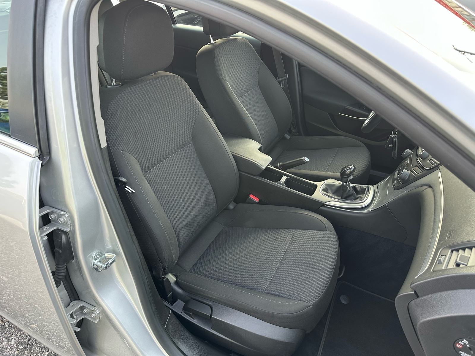 Opel Insignia 2,0 CDTI Veliki Servis, REG12/2026, HR Auto, fotografija 17