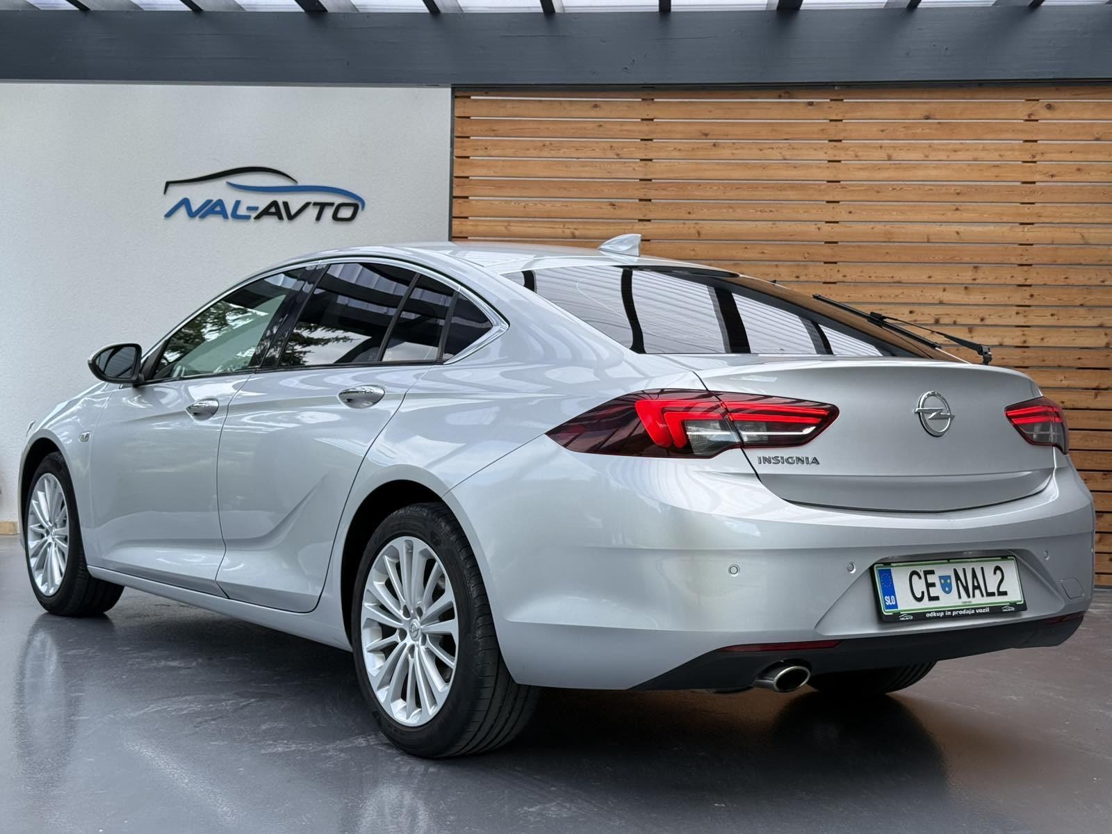 Opel Insignia 2,0 CDTI LED-BOSE-KEYLESS GO-ACC-LANE ASSIST, fotografija 4