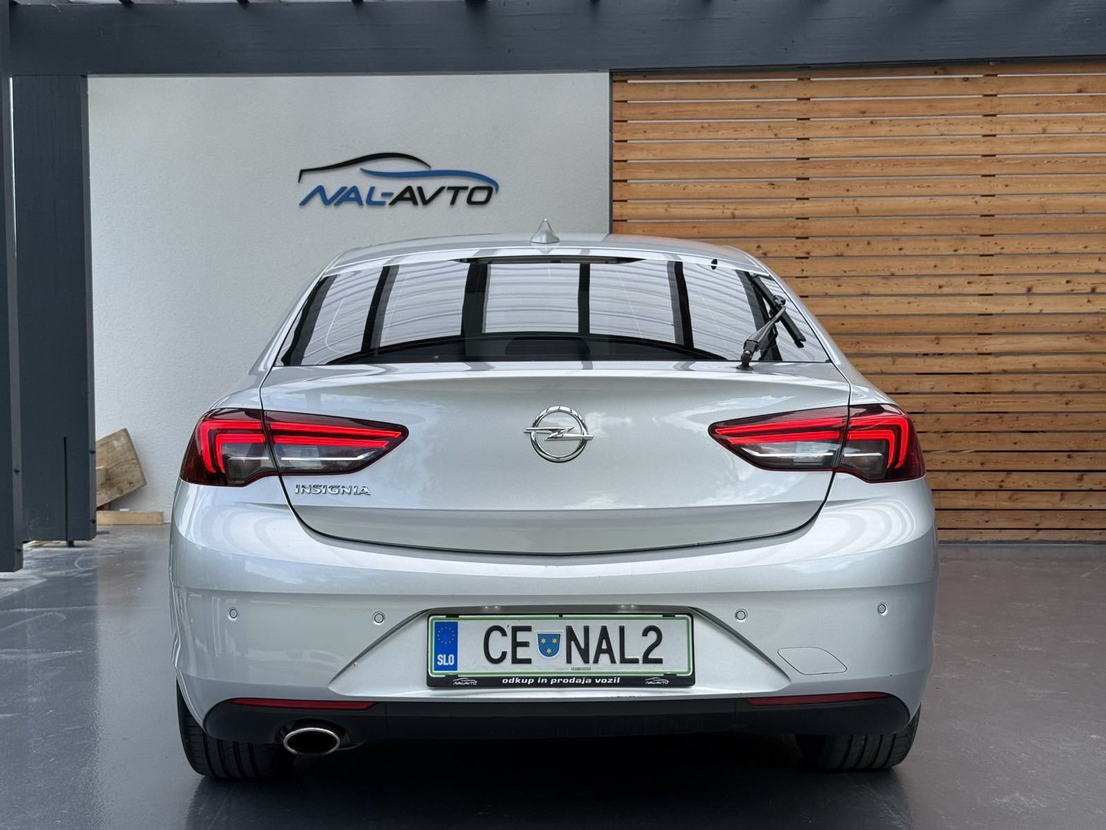 Opel Insignia 2,0 CDTI LED-BOSE-KEYLESS GO-ACC-LANE ASSIST, fotografija 5