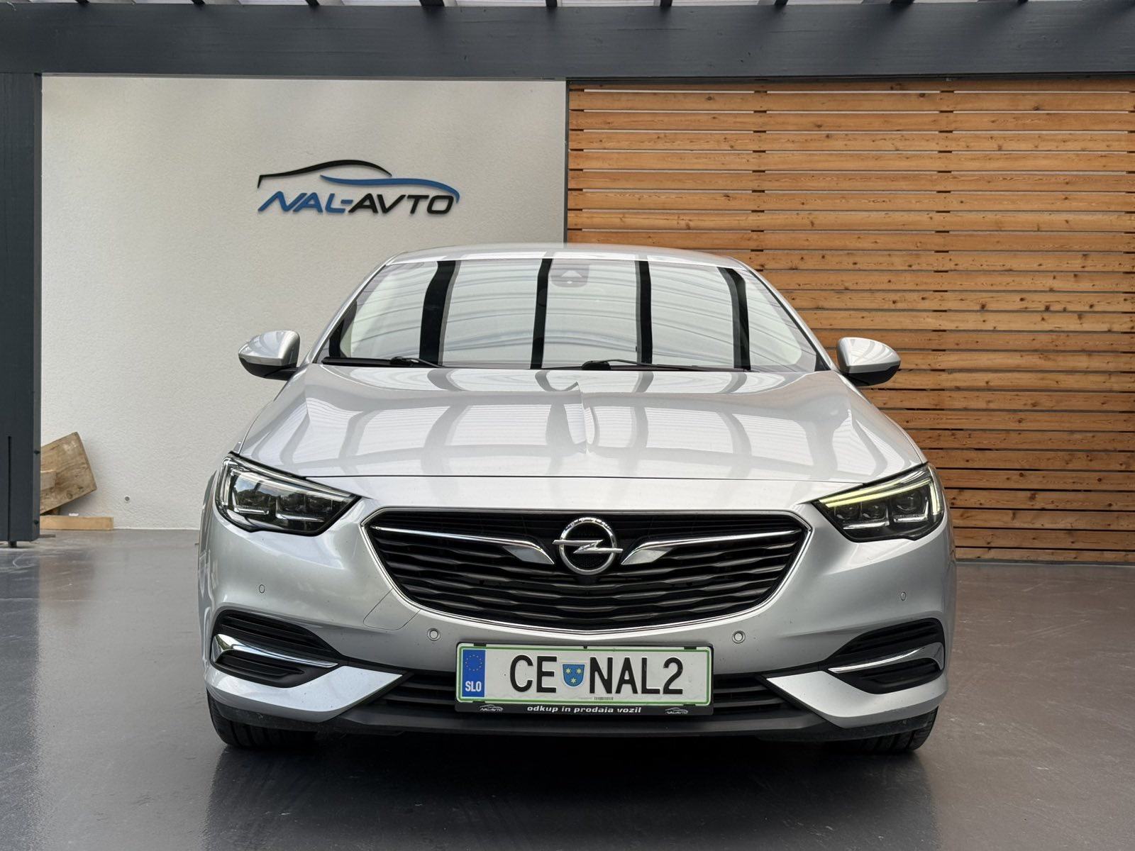 Opel Insignia 2,0 CDTI LED-BOSE-KEYLESS GO-ACC-LANE ASSIST, fotografija 2