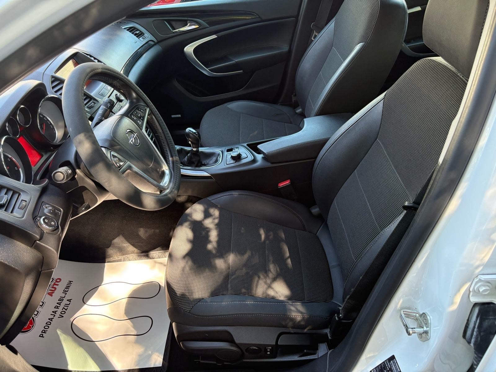 Opel Insignia 2,0 CDTI NAVI - KLIMA - HR. AUTO - AUTOKREDIT, fotografija 11