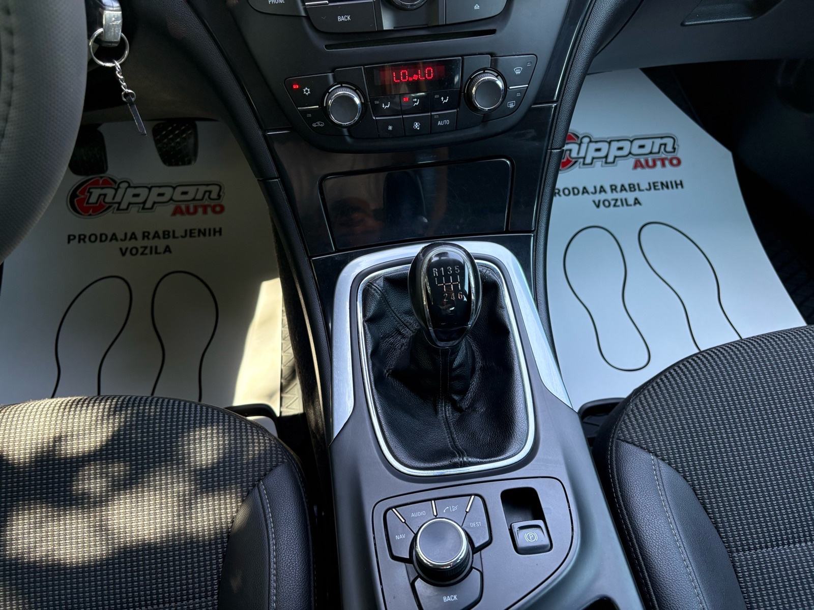Opel Insignia 2,0 CDTI NAVI - KLIMA - HR. AUTO - AUTOKREDIT, fotografija 16