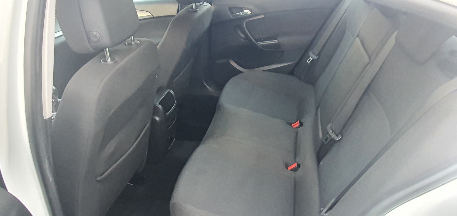 Opel Insignia 2,0 CDTI, fotografija 11