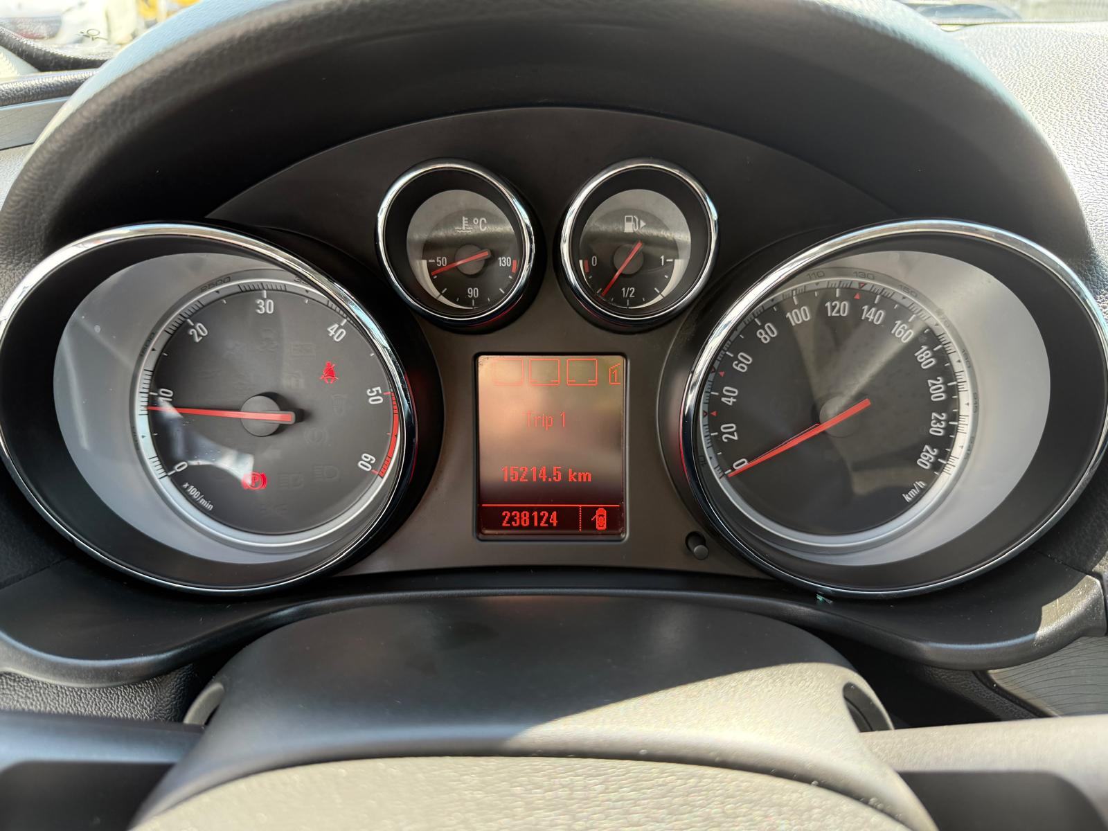 Opel Insignia 2,0 CDTI, fotografija 11