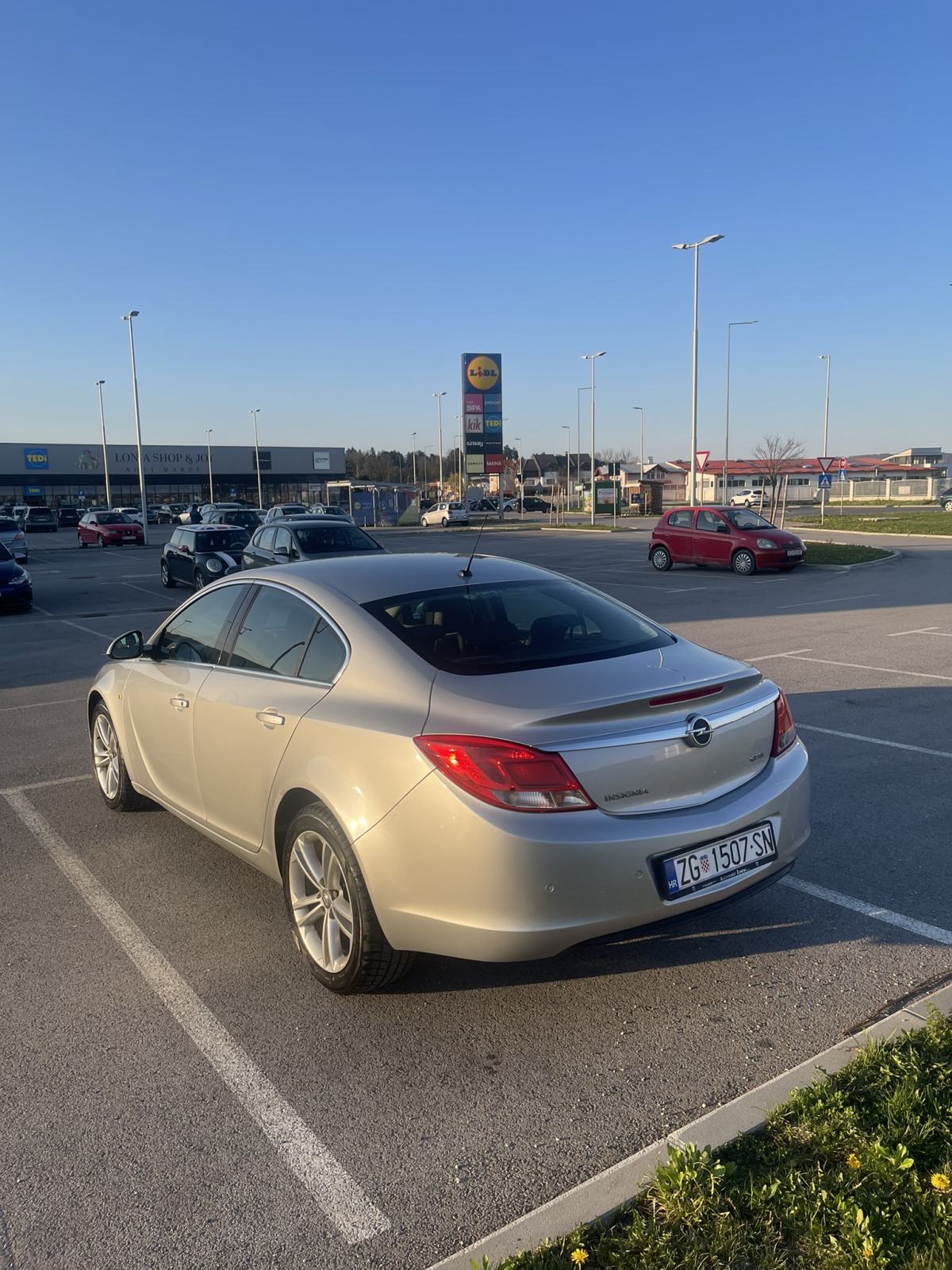 Prilika - Opel Insignia 2,0 CDTI, puno opreme, registrian do 12. 2026., fotografija 3