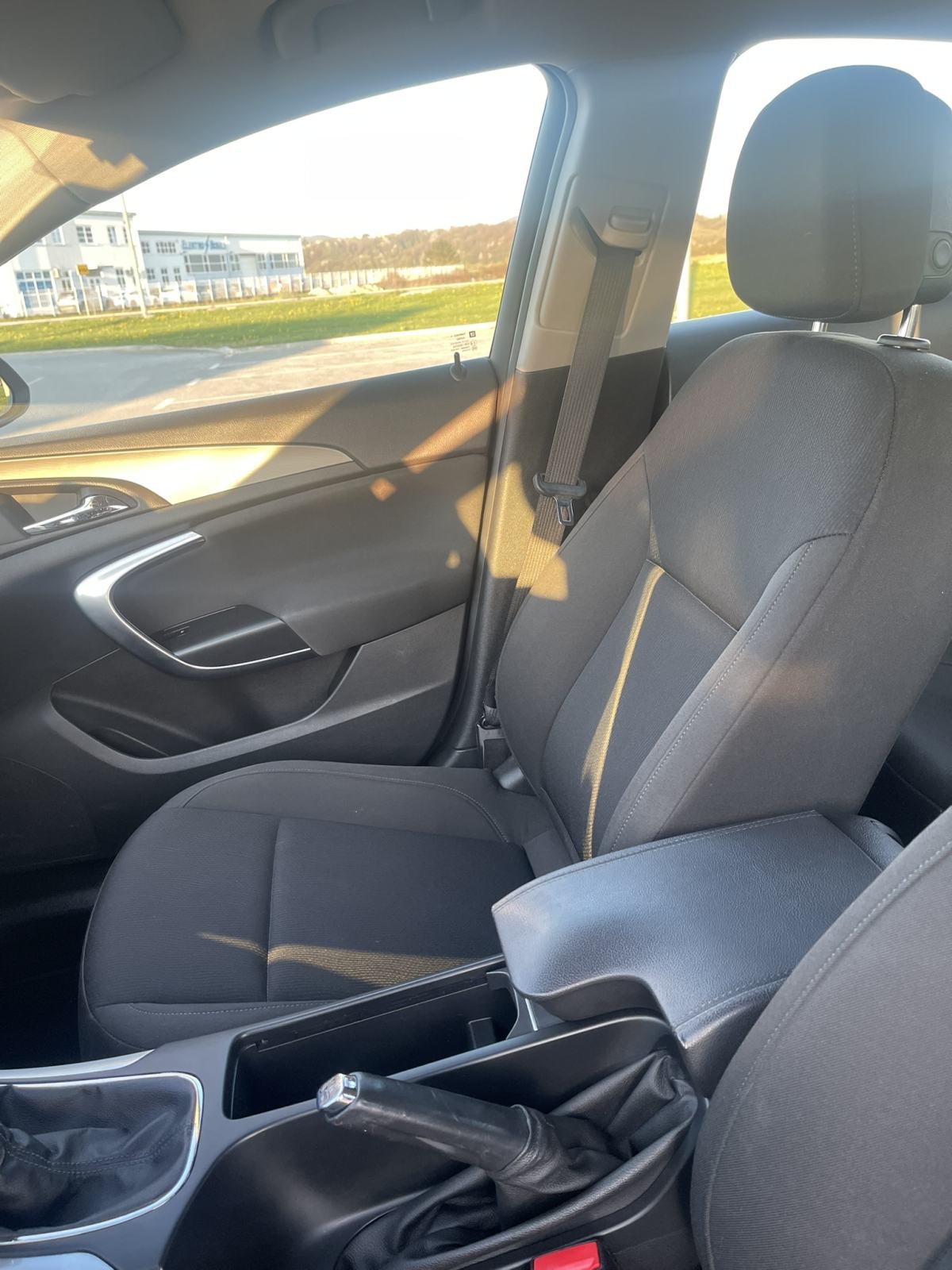 Prilika - Opel Insignia 2,0 CDTI, puno opreme, registrian do 12. 2026., fotografija 9