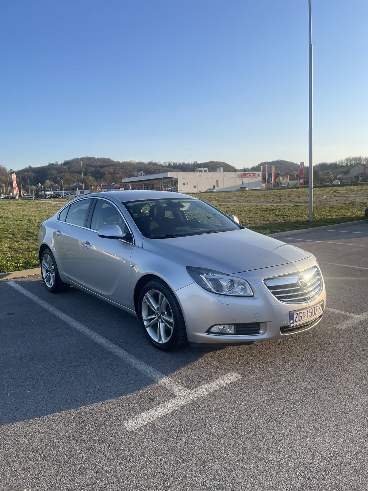 Prilika - Opel Insignia 2,0 CDTI, puno opreme, registrian do 12. 2026., fotografija 2