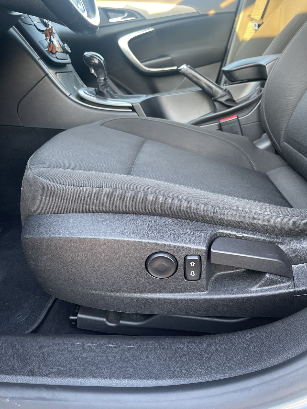 Prilika - Opel Insignia 2,0 CDTI, puno opreme, registrian do 12. 2026., fotografija 10