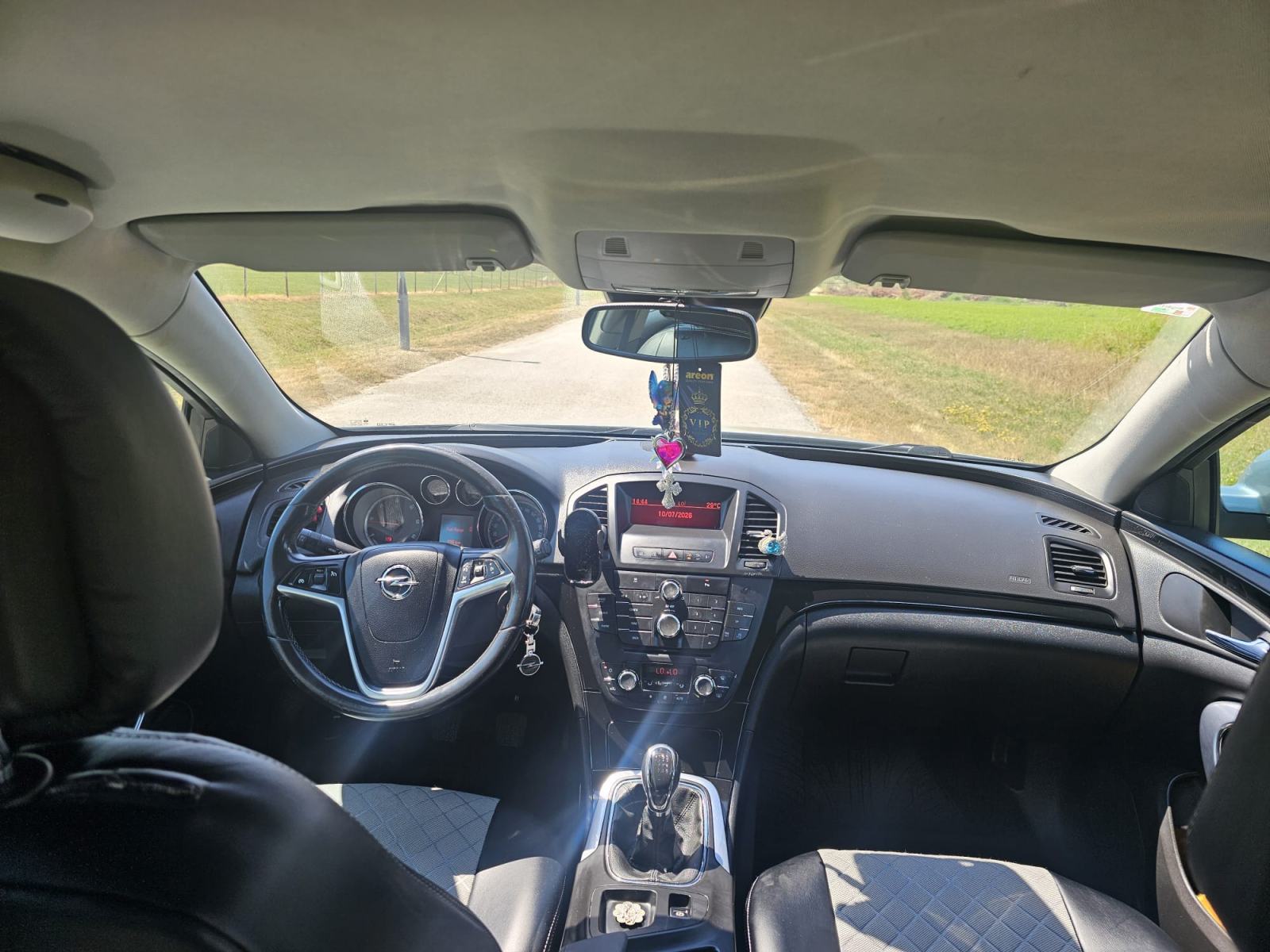 Opel Insignia 2,0 CDTI, fotografija 8