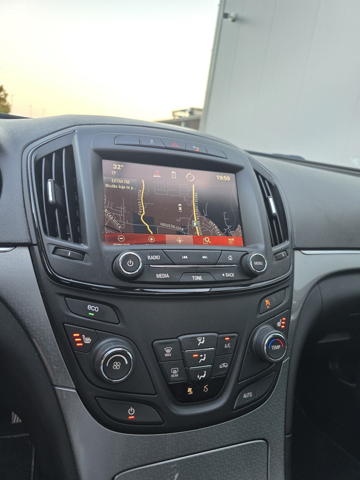 OPEL INSIGNIA 2.0 CDTi * ODLIČNO STANJE * FULL OPREMA * BEZ ULAGANJA *, fotografija 20