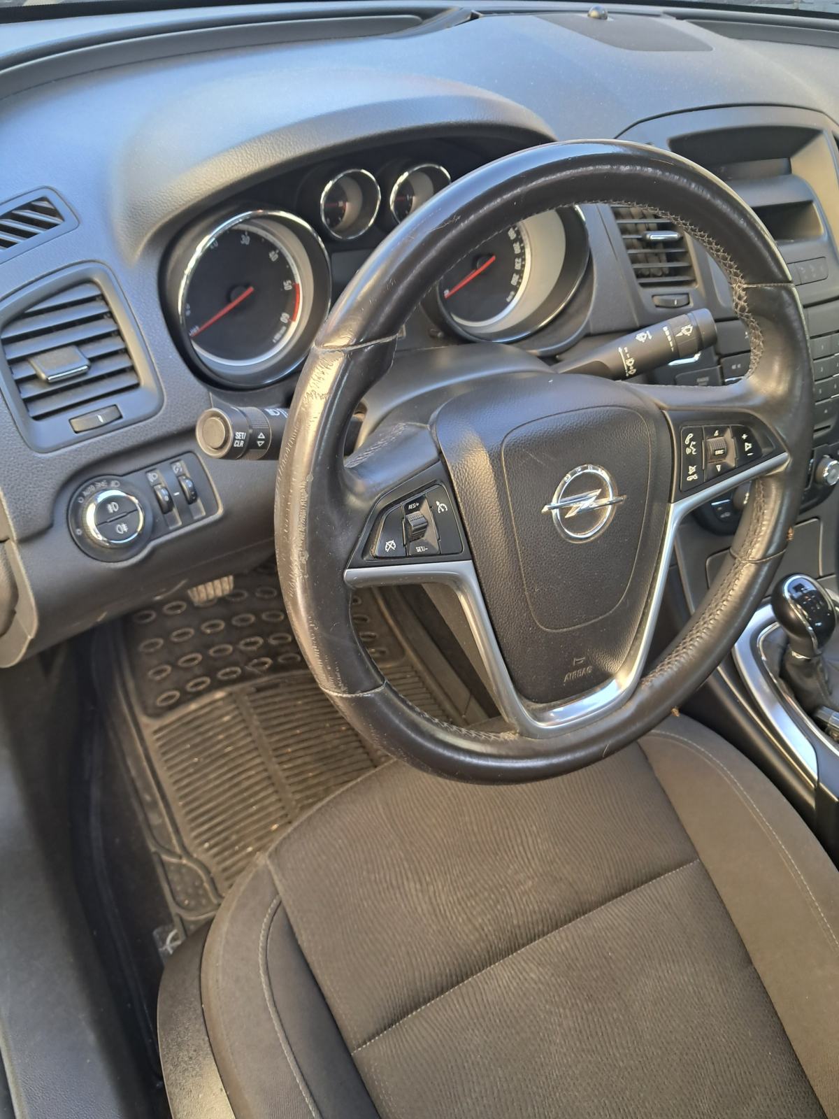 Opel Insignia 2,0 CDTI, fotografija 9