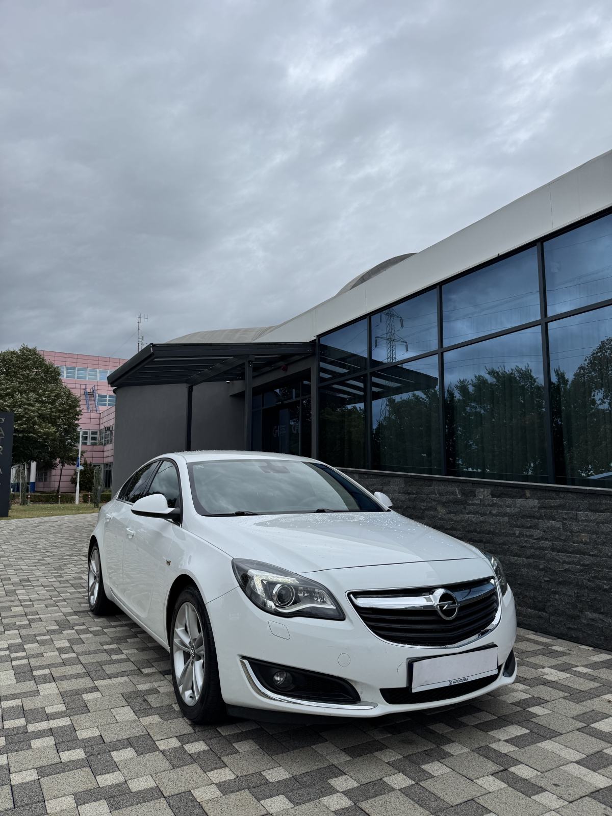 Opel Insignia 2,0 CDTI Sport FULL - VIRTUAL - CRNI KROV - REG 07/2027, fotografija 2