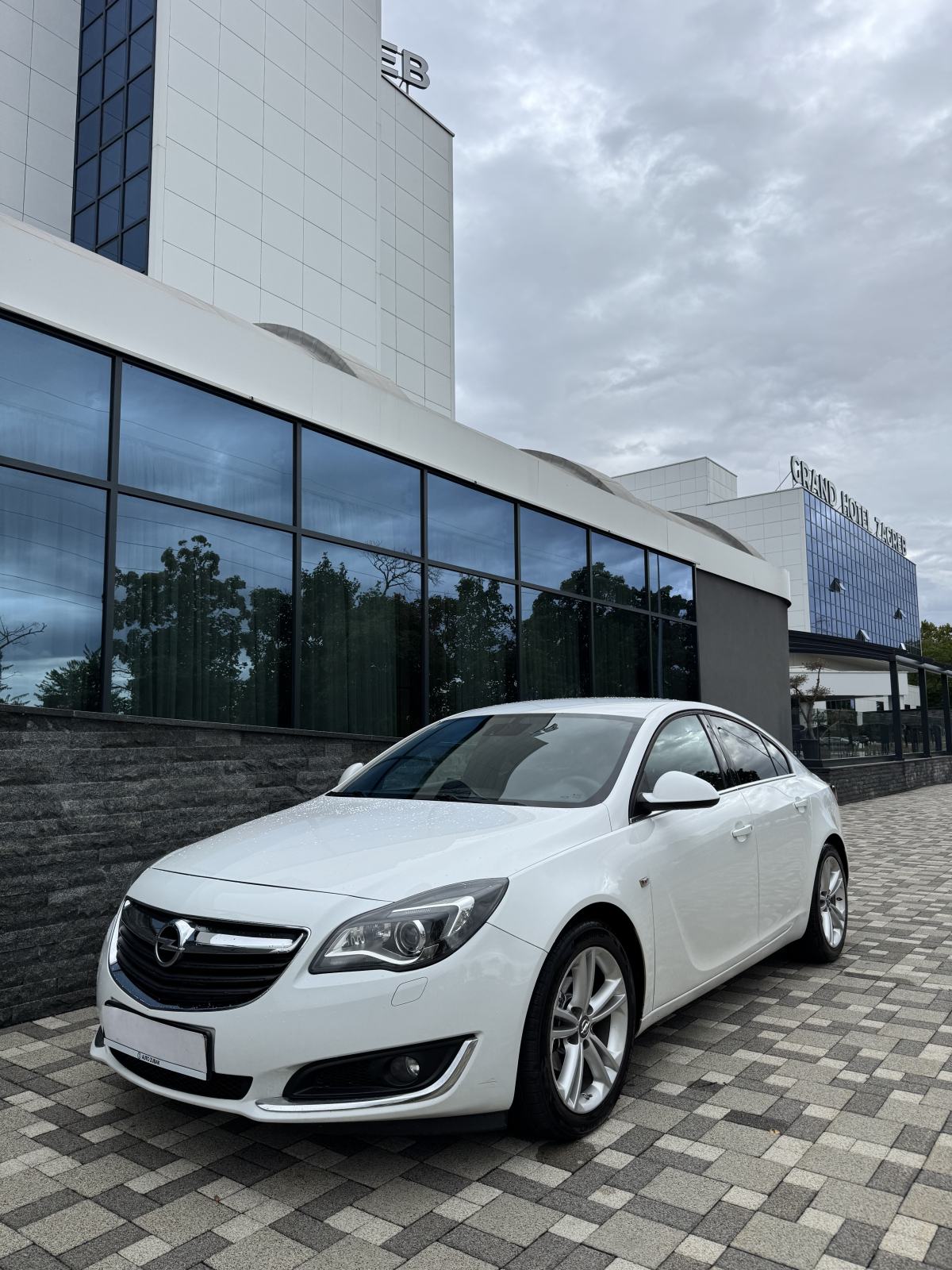 Opel Insignia 2,0 CDTI Sport FULL - VIRTUAL - CRNI KROV - REG 07/2027, fotografija 5