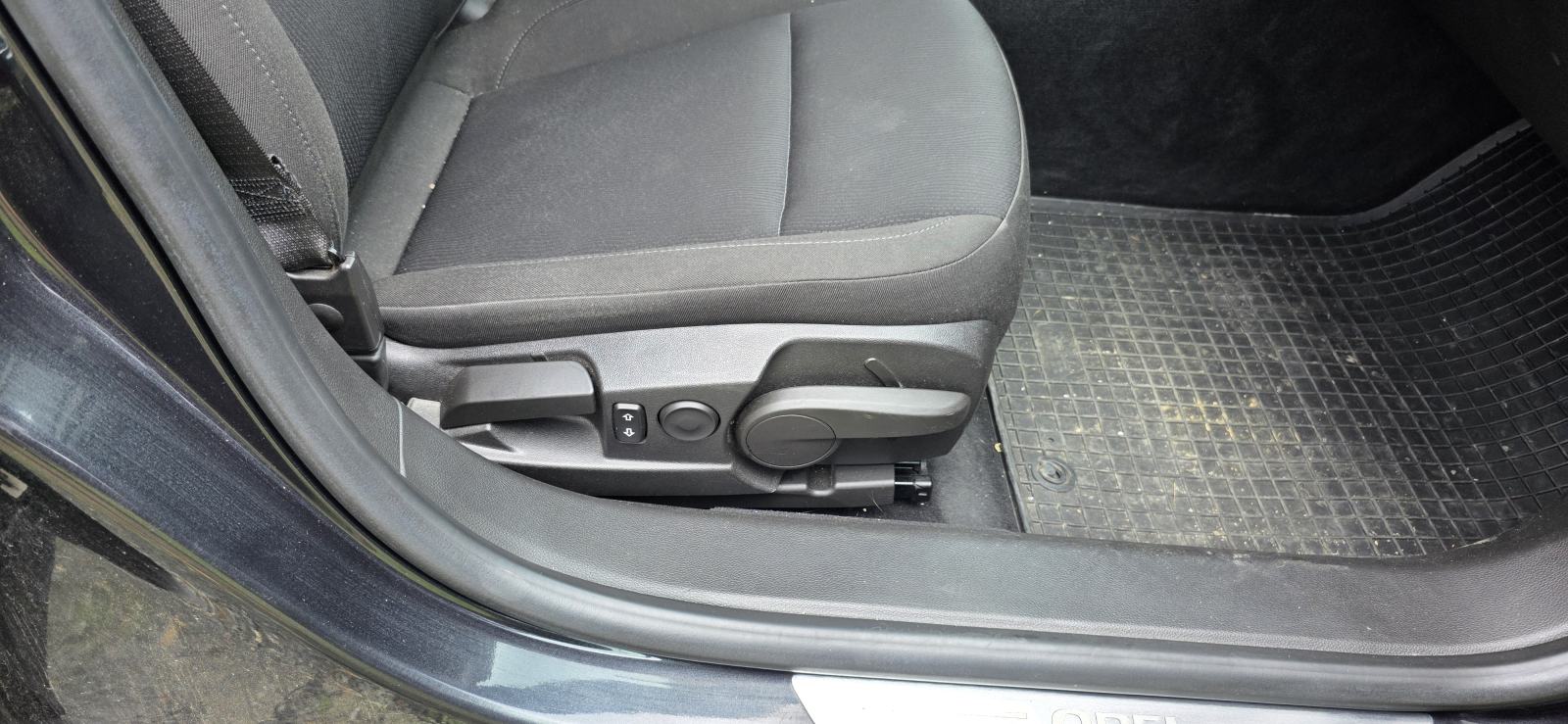 Opel Insignia 2,0 CDTI Sport Tourer, fotografija 16