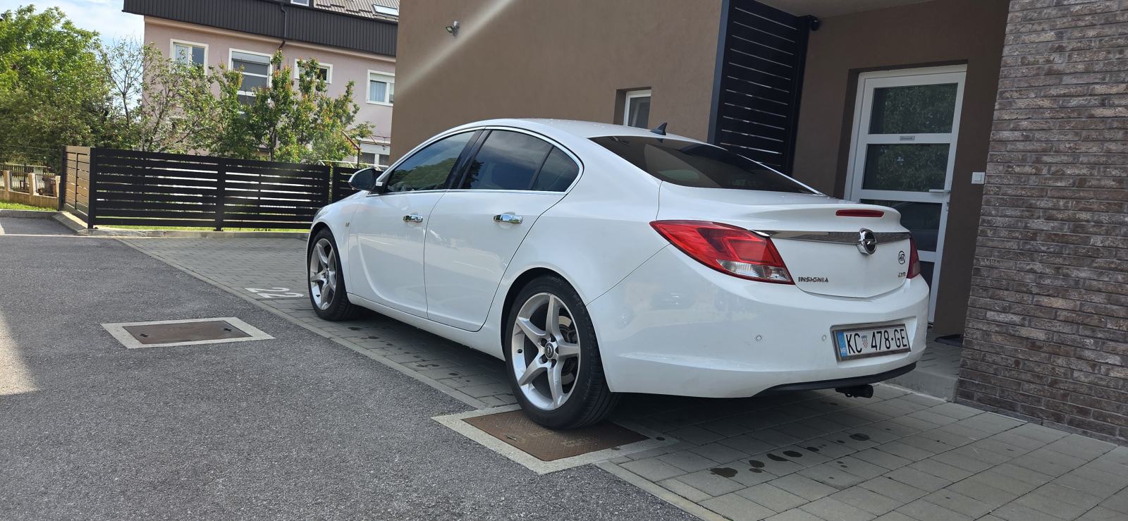 Opel Insignia 2,0 CDTI Sport vlasnik 9 god! HR auto, fotografija 2
