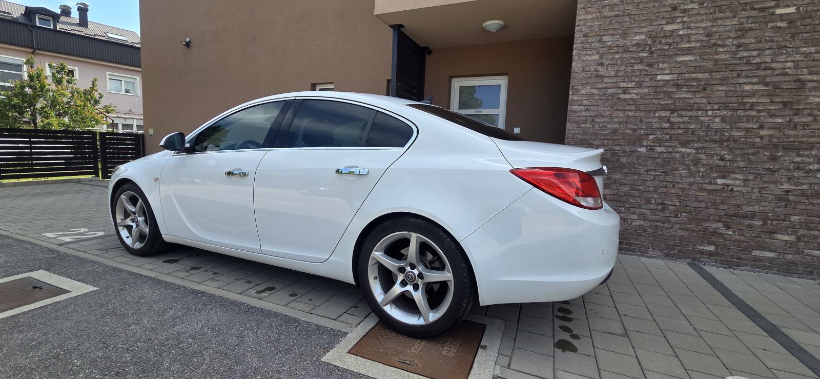 Opel Insignia 2,0 CDTI Sport vlasnik 9 god! HR auto, fotografija 3