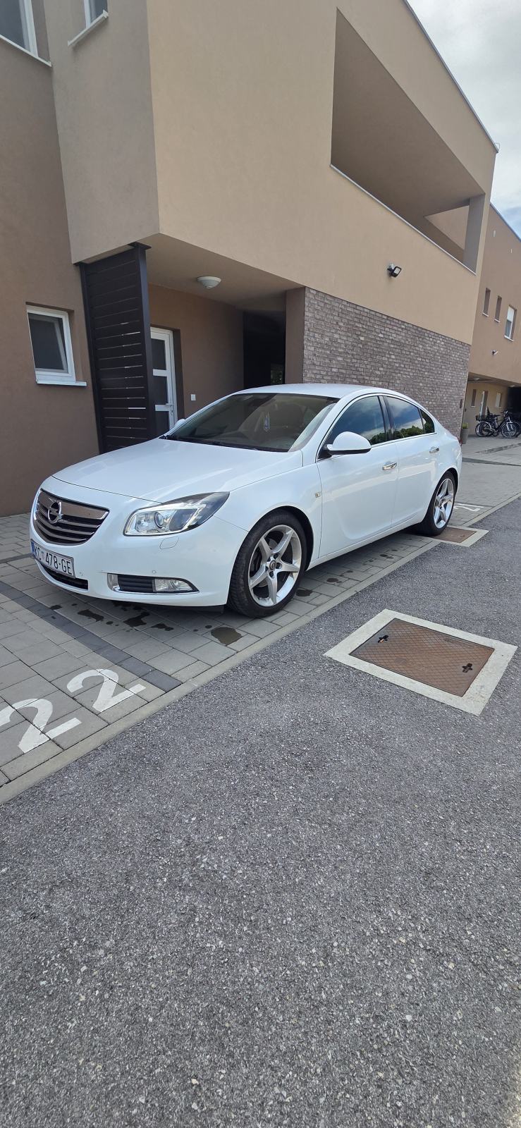 Opel Insignia 2,0 CDTI Sport vlasnik 9 god! HR auto, fotografija 8