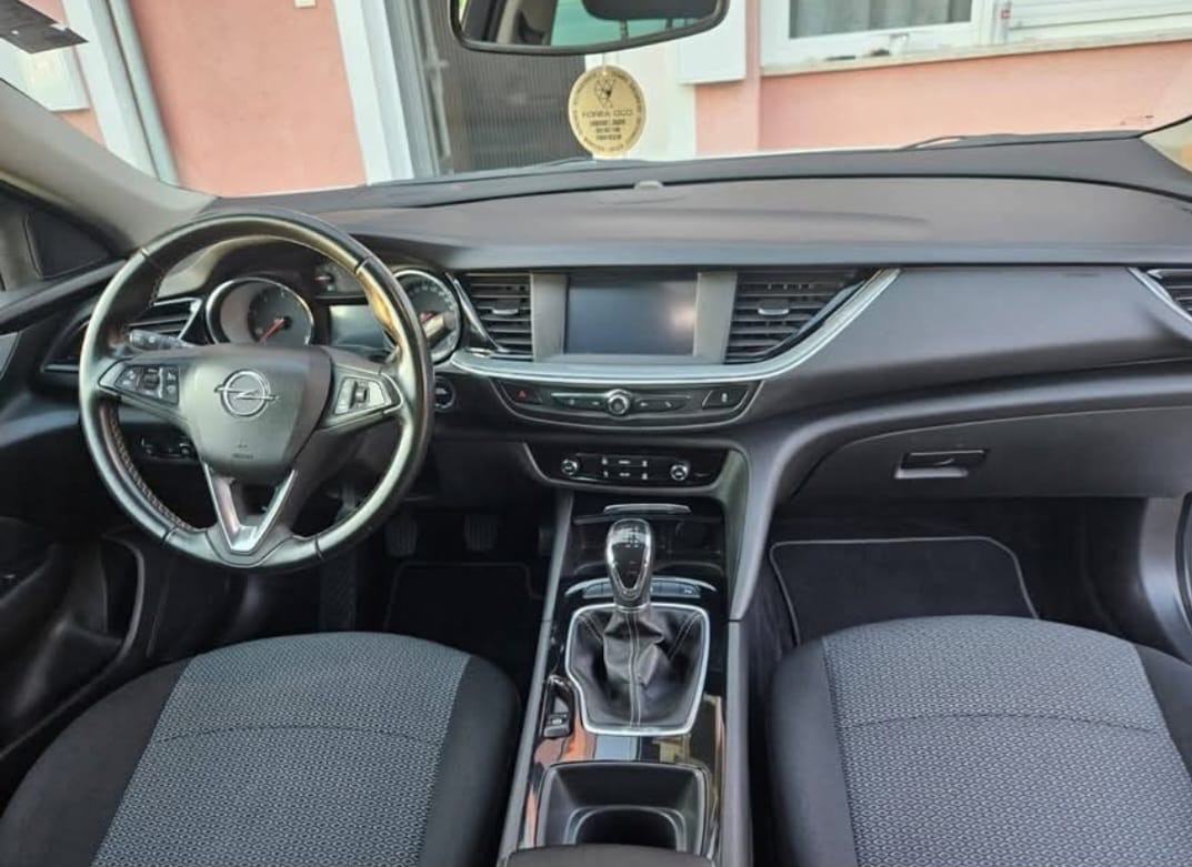 Opel Insignia 2,0 Turbo, fotografija 4