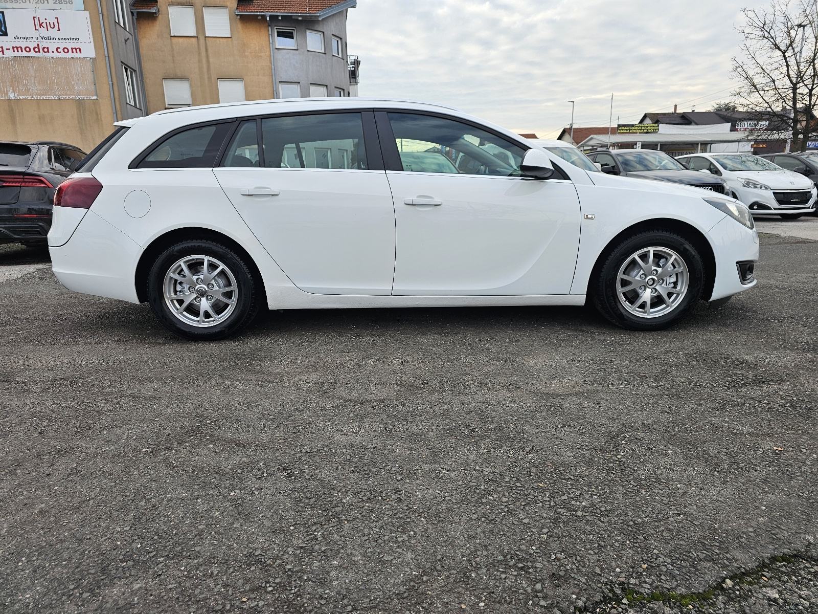 Opel Insignia Karavan 2,0 CDTI ***DVA-KLJUČA***NAVIGACIJA***SENZORI***, fotografija 4
