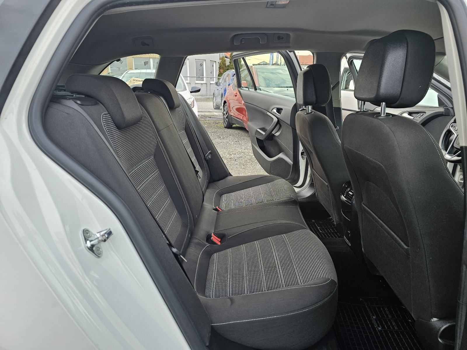 Opel Insignia Karavan 2,0 CDTI ***DVA-KLJUČA***NAVIGACIJA***SENZORI***, fotografija 12