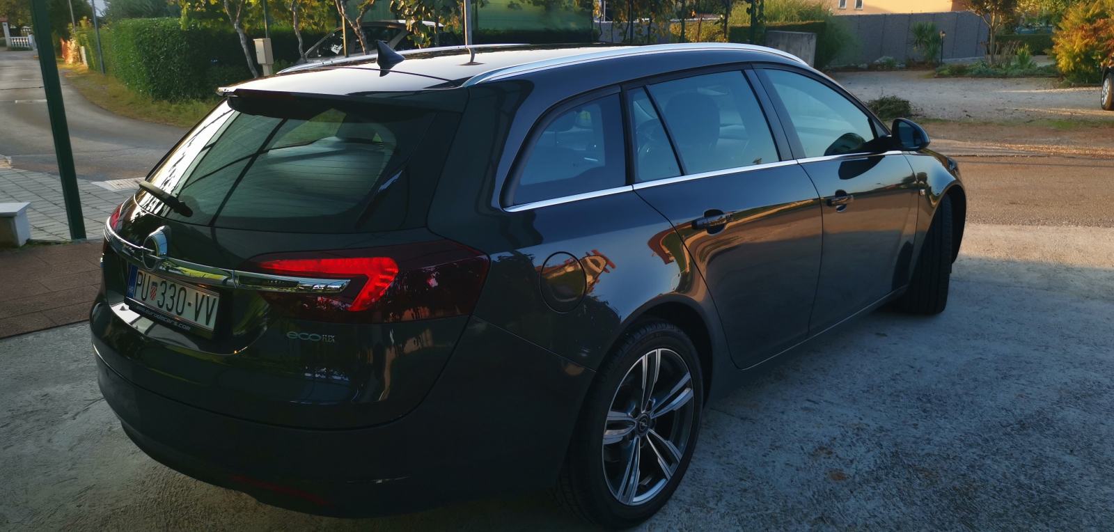 Opel Insignia Karavan 2,0 CDTI,registriran do 11.2026g. Mob 0981950553, fotografija 8