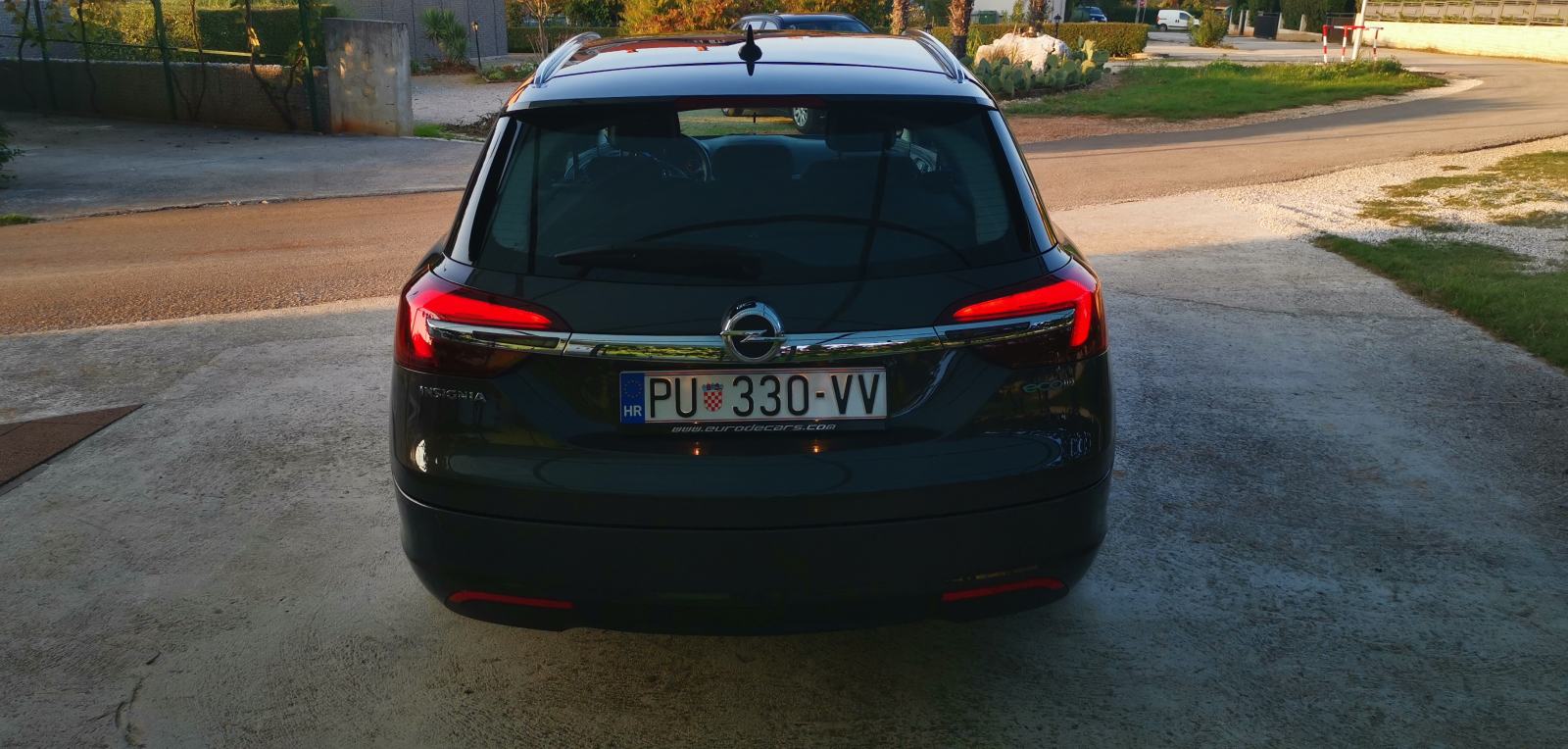 Opel Insignia Karavan 2,0 CDTI,registriran do 11.2026g. Mob 0981950553, fotografija 9
