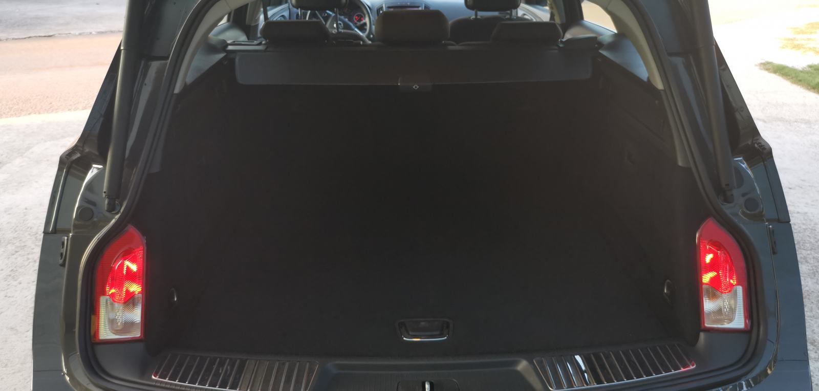 Opel Insignia Karavan 2,0 CDTI,registriran do 11.2026g. Mob 0981950553, fotografija 11