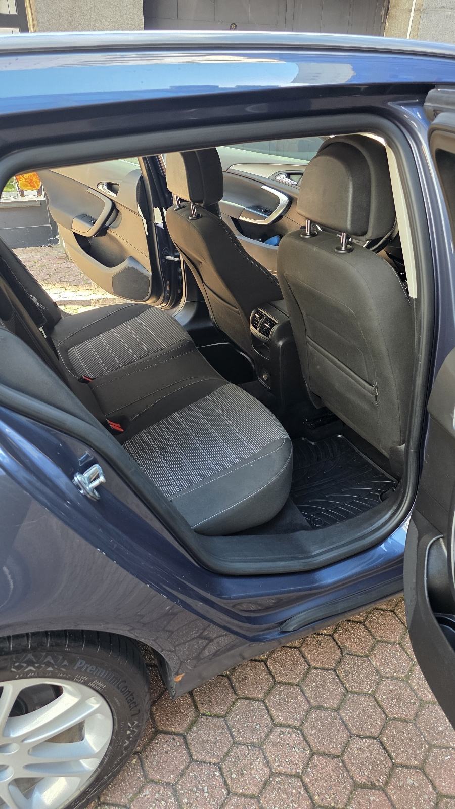 Opel Insignia Karavan 2,0 CDTI reg godinu dana, fotografija 7
