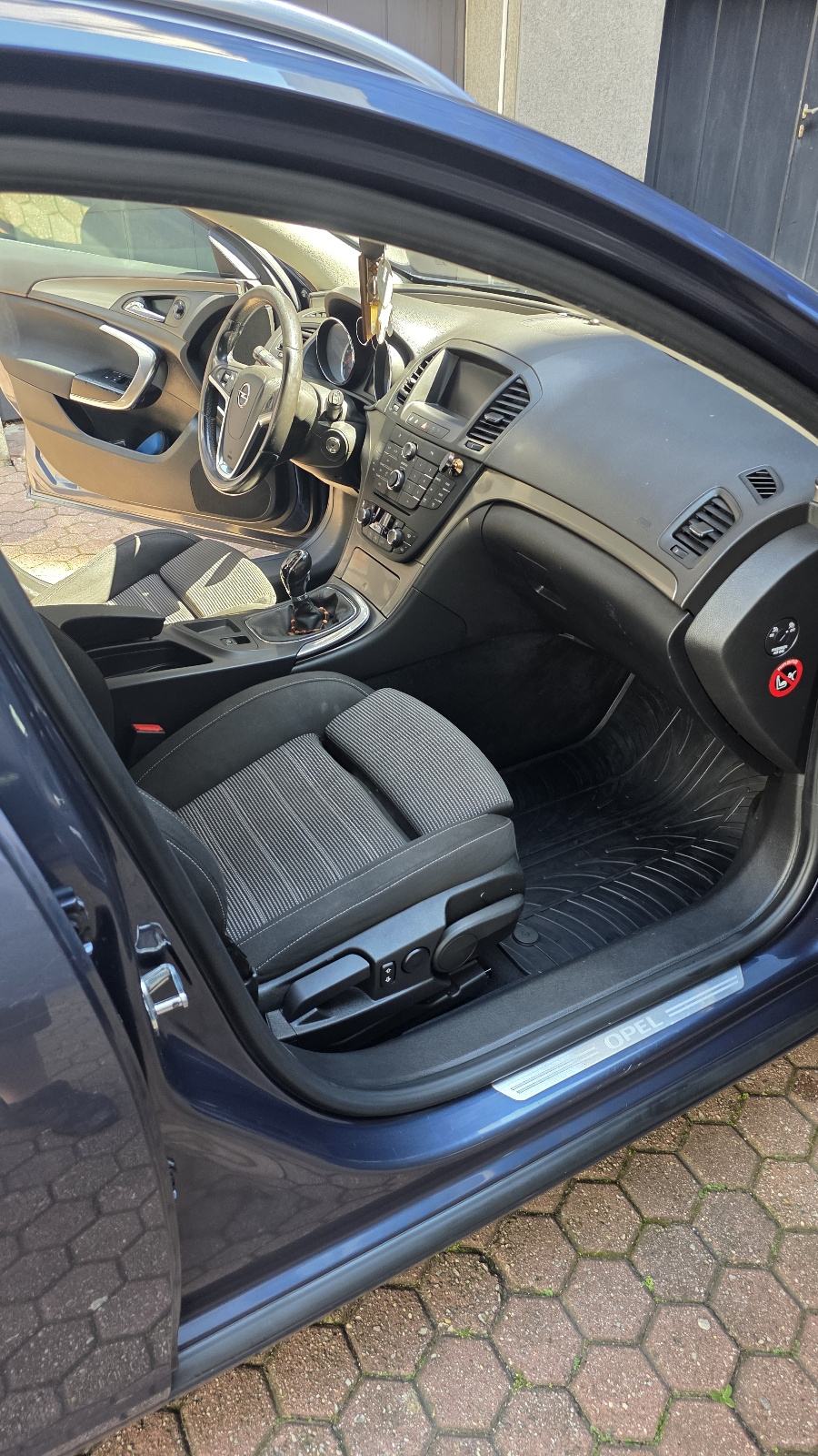 Opel Insignia Karavan 2,0 CDTI reg godinu dana, fotografija 8