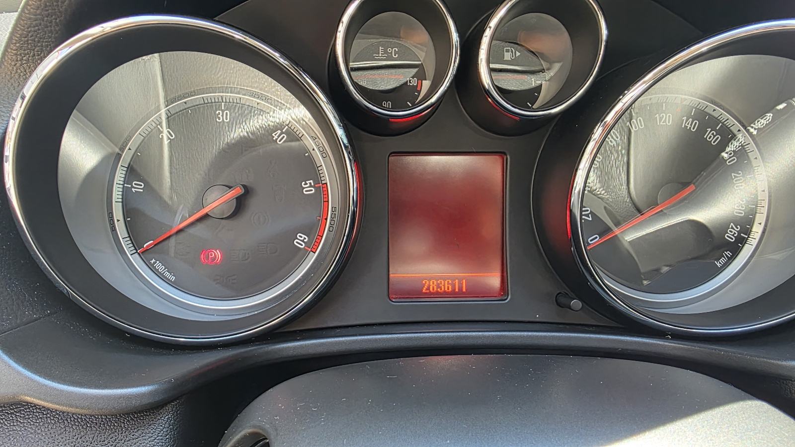 Opel Insignia Karavan 2,0 CDTI reg godinu dana, fotografija 11