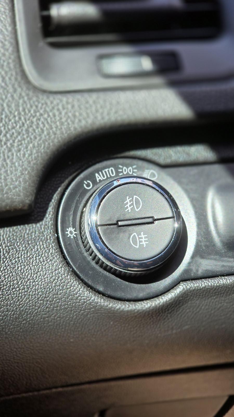 Opel Insignia Karavan 2,0 CDTI reg godinu dana, fotografija 14