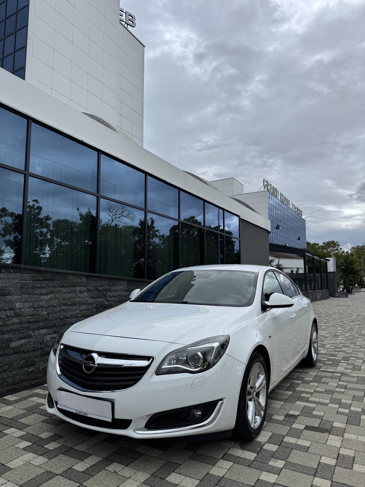 Opel Insignia 2,0 CDTI Sport FULL - VIRTUAL - CRNI KROV - REG 07/2027, fotografija 3