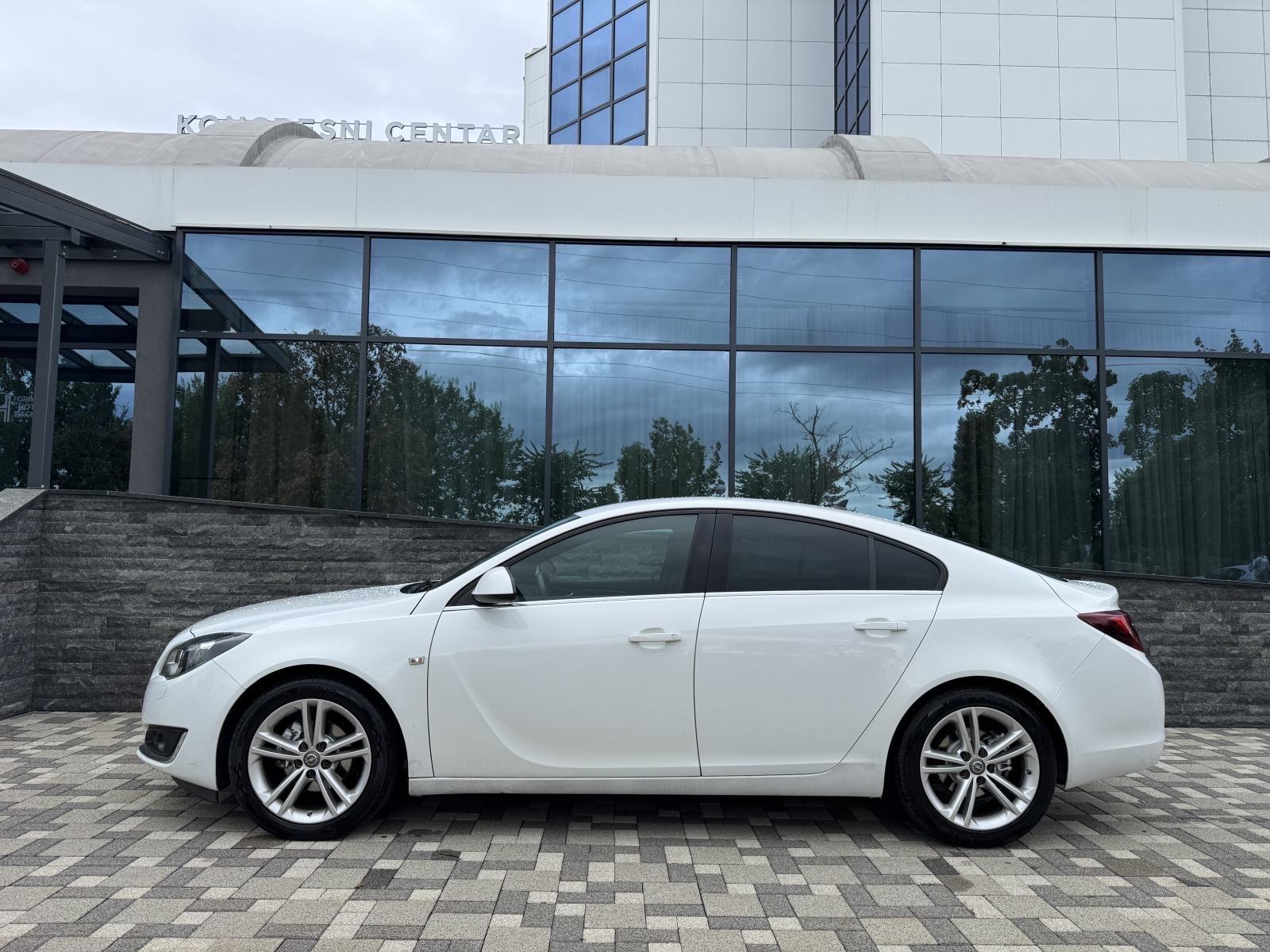 Opel Insignia 2,0 CDTI Sport FULL - VIRTUAL - CRNI KROV - REG 07/2027, fotografija 4
