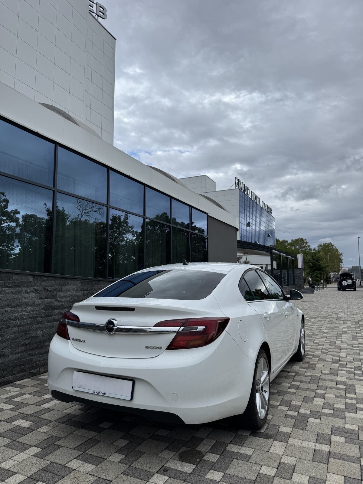 Opel Insignia 2,0 CDTI Sport FULL - VIRTUAL - CRNI KROV - REG 07/2027, fotografija 7