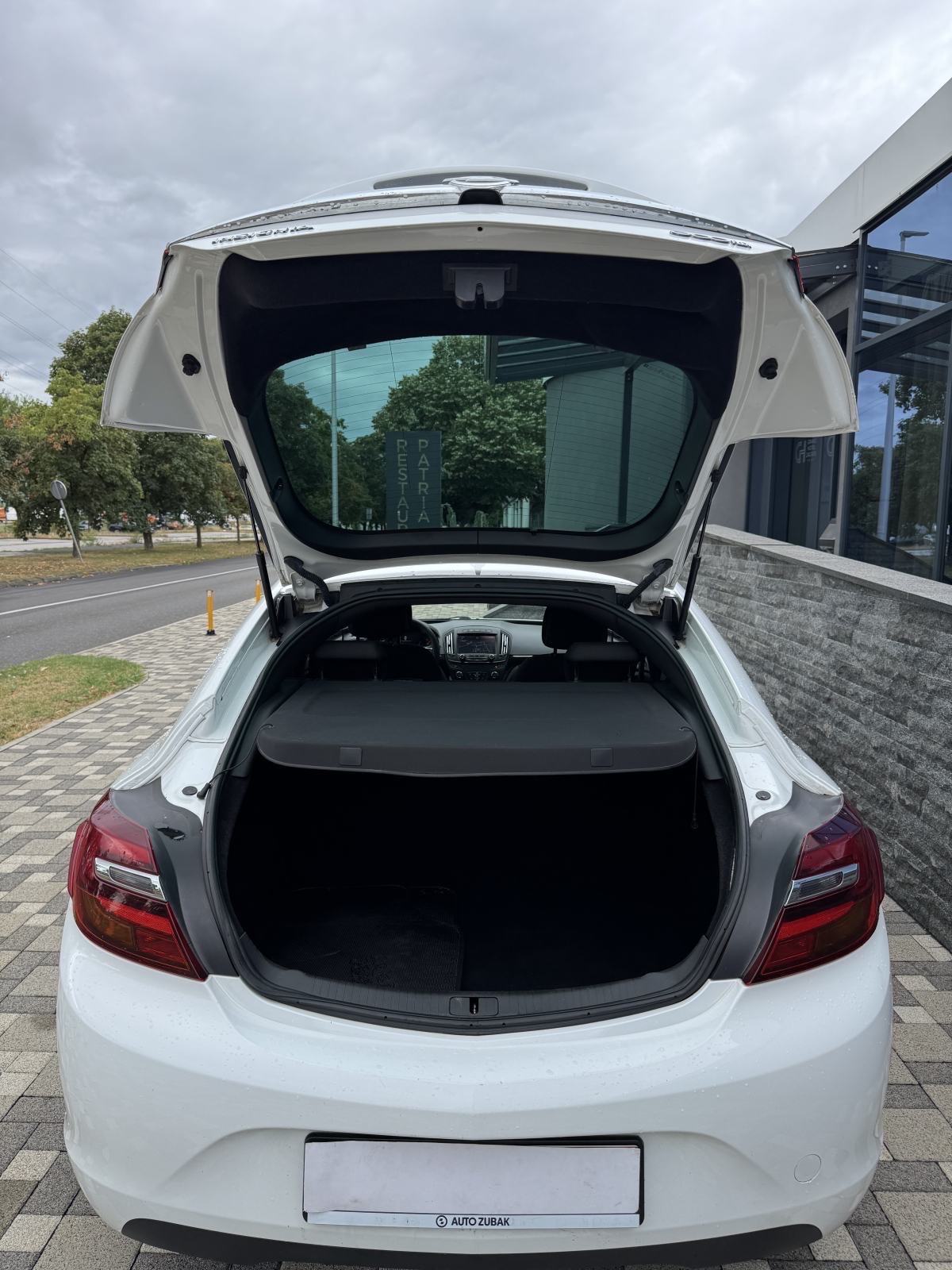 Opel Insignia 2,0 CDTI Sport FULL - VIRTUAL - CRNI KROV - REG 07/2027, fotografija 8