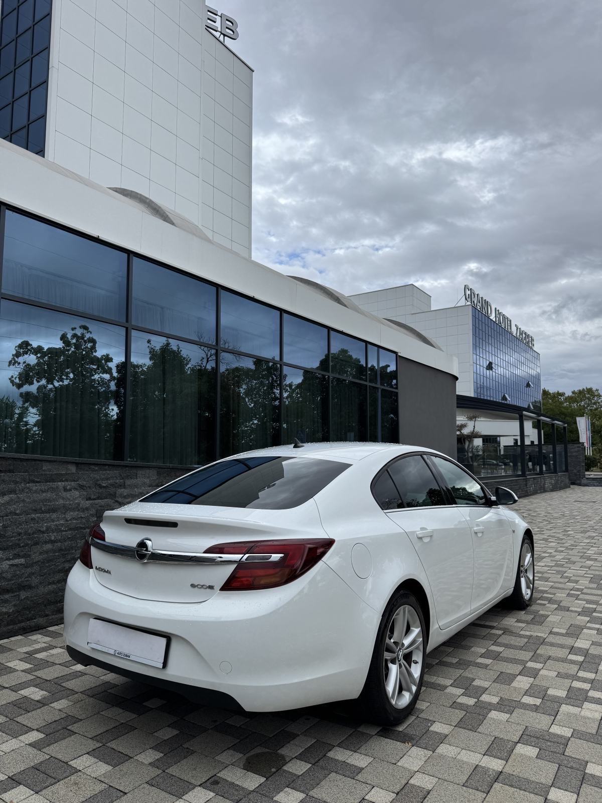 Opel Insignia 2,0 CDTI Sport FULL - VIRTUAL - CRNI KROV - REG 07/2027, fotografija 9