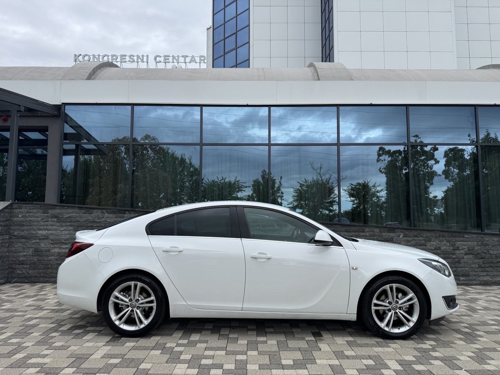 Opel Insignia 2,0 CDTI Sport FULL - VIRTUAL - CRNI KROV - REG 07/2027, fotografija 10