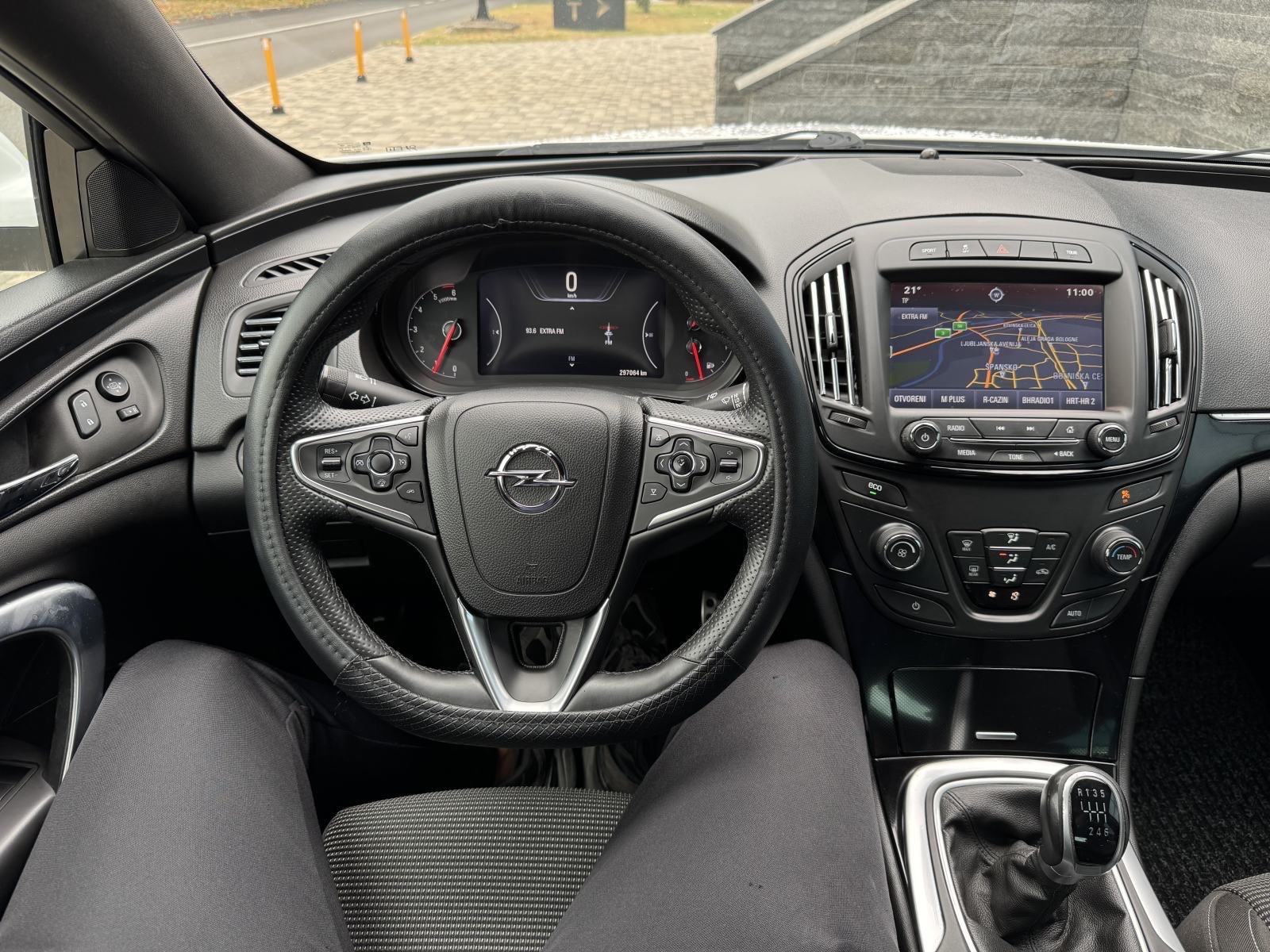 Opel Insignia 2,0 CDTI Sport FULL - VIRTUAL - CRNI KROV - REG 07/2027, fotografija 12