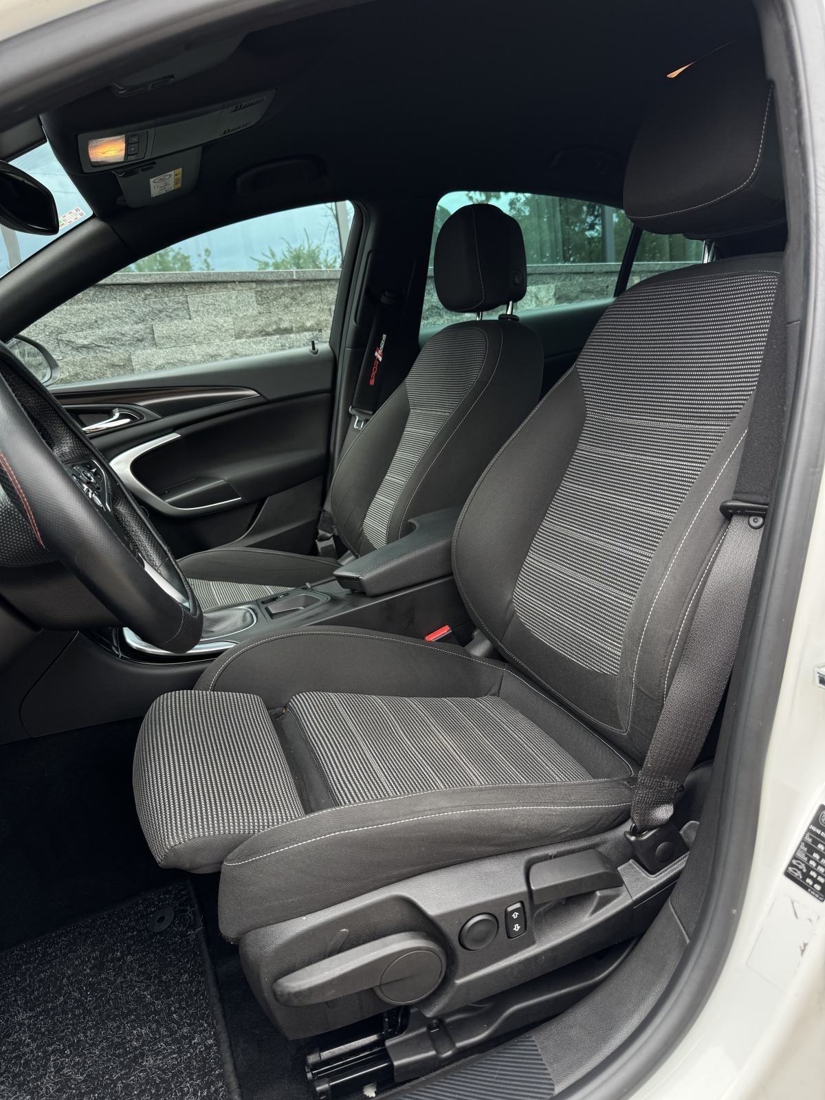 Opel Insignia 2,0 CDTI Sport FULL - VIRTUAL - CRNI KROV - REG 07/2027, fotografija 17