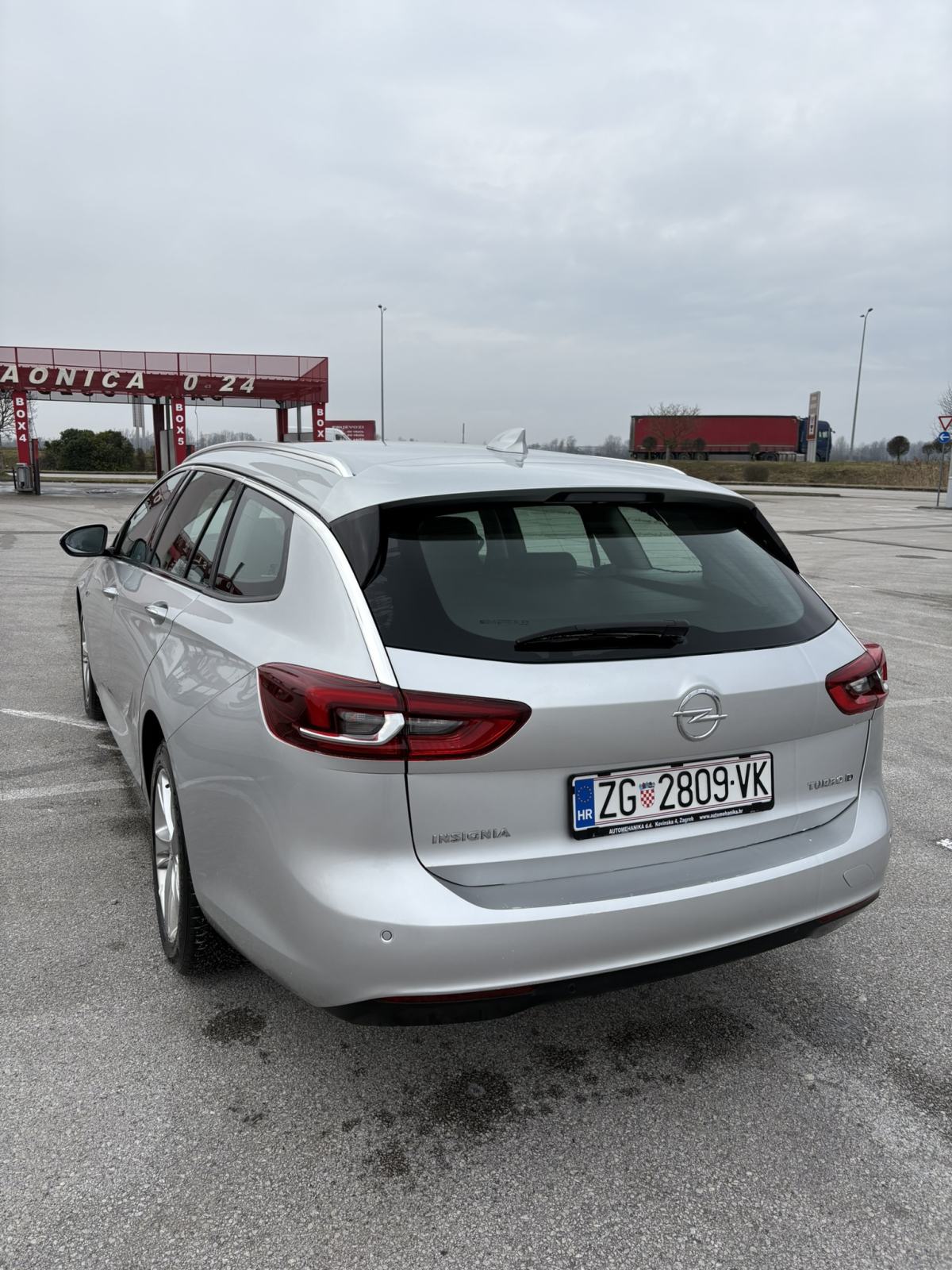 Opel Insignia Karavan 2,0 Turbo automatik, fotografija 8