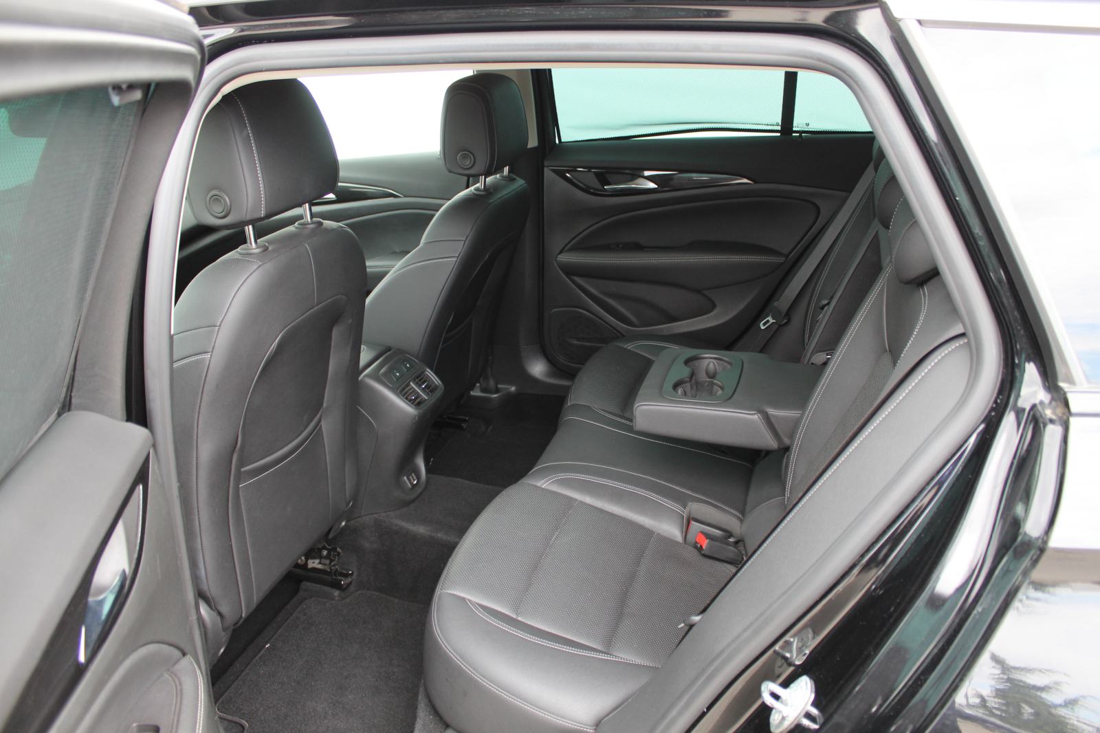 Opel Insignia Sports Tourer 1,6 CDTi Innovation, fotografija 11