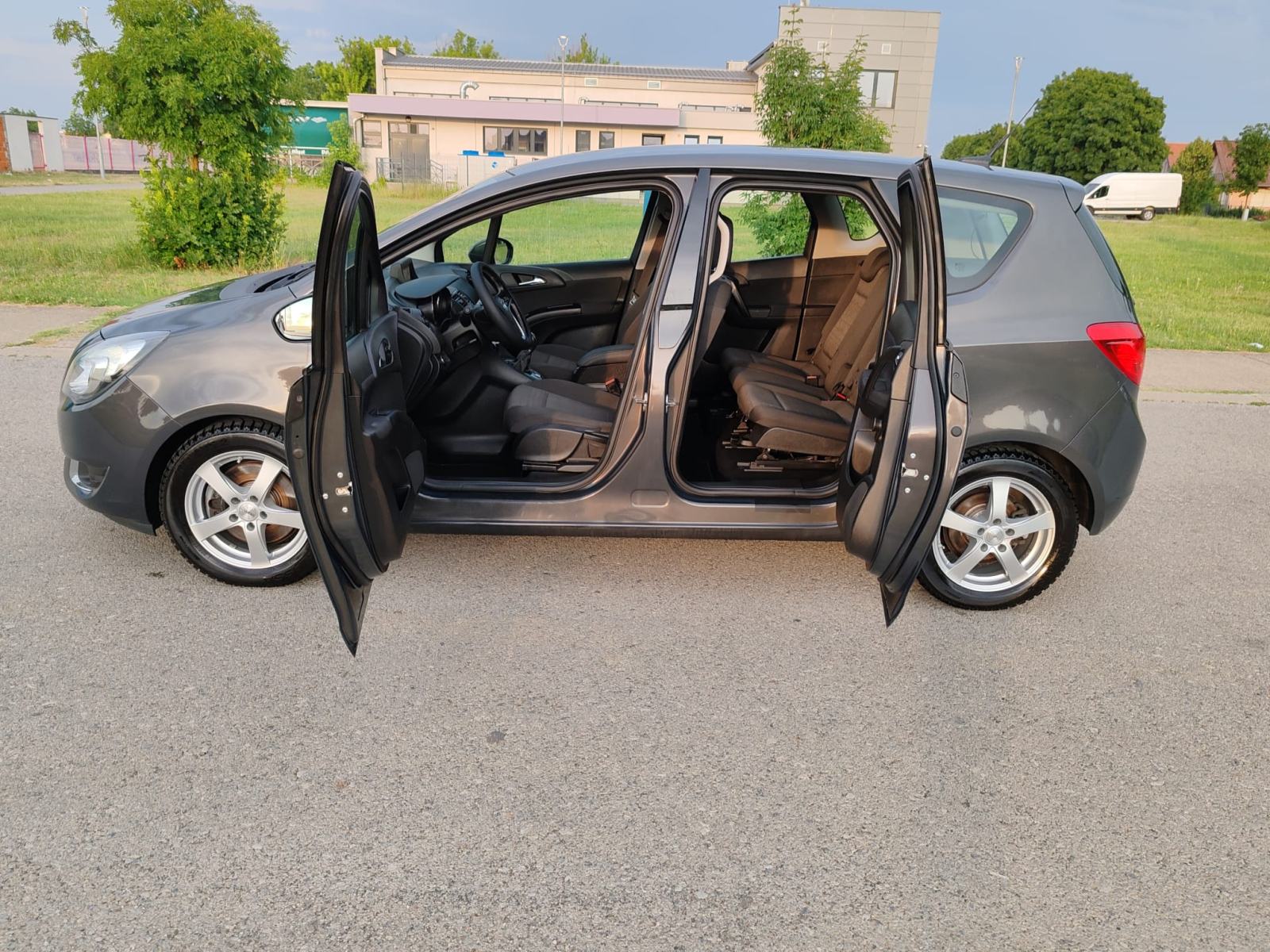 Opel Meriva 1,6 CDTI ,148000 km, 2016 god. kartice do 36 rata, fotografija 2