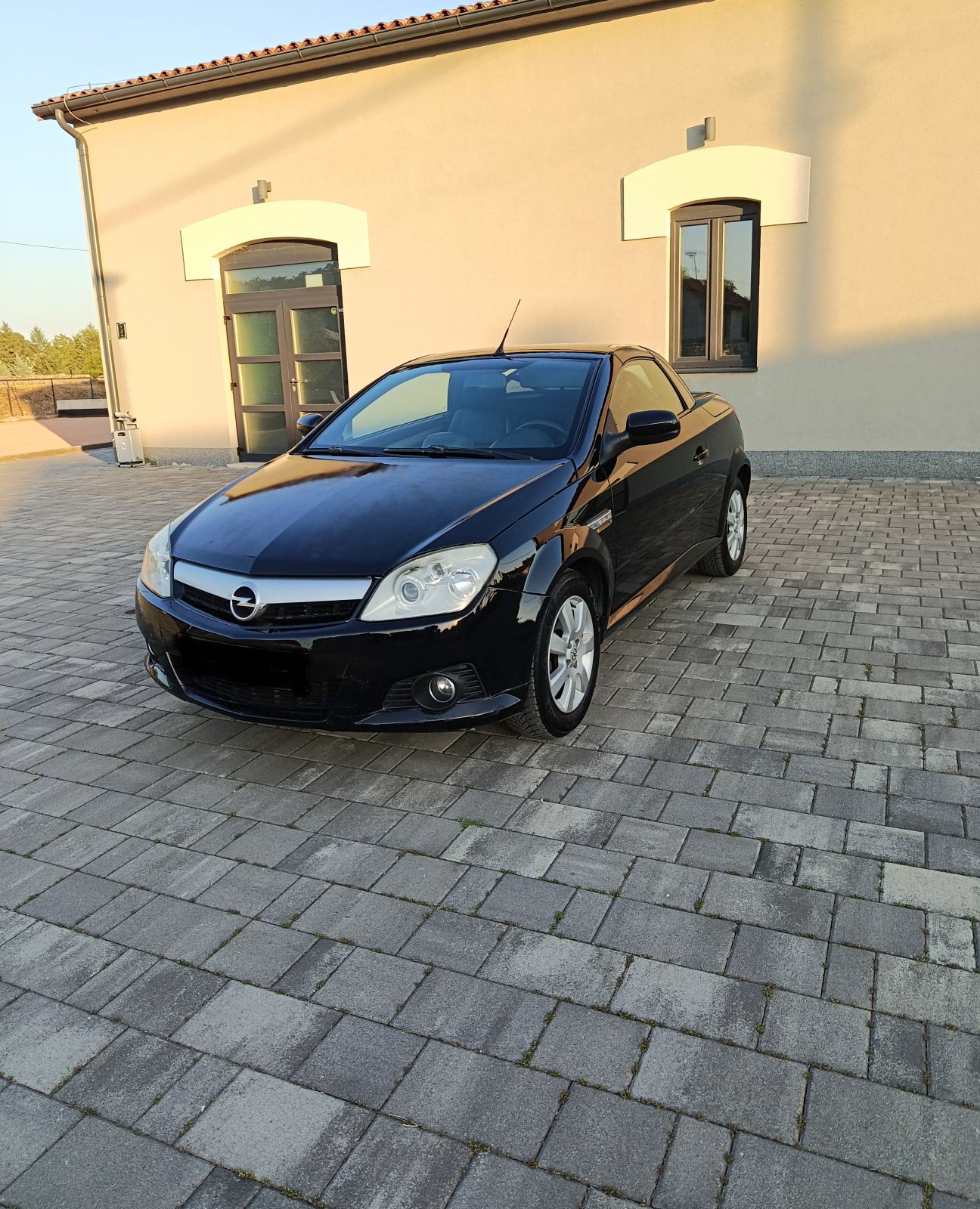 Opel Tigra Cabrio 1.3 Cdti Cosmo, pogled izvana - slika 1