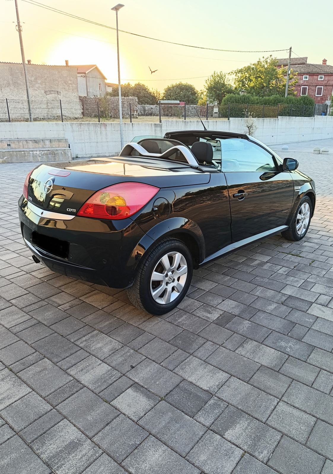 Opel Tigra Cabrio 1.3 Cdti Cosmo, pogled izvana - slika 4