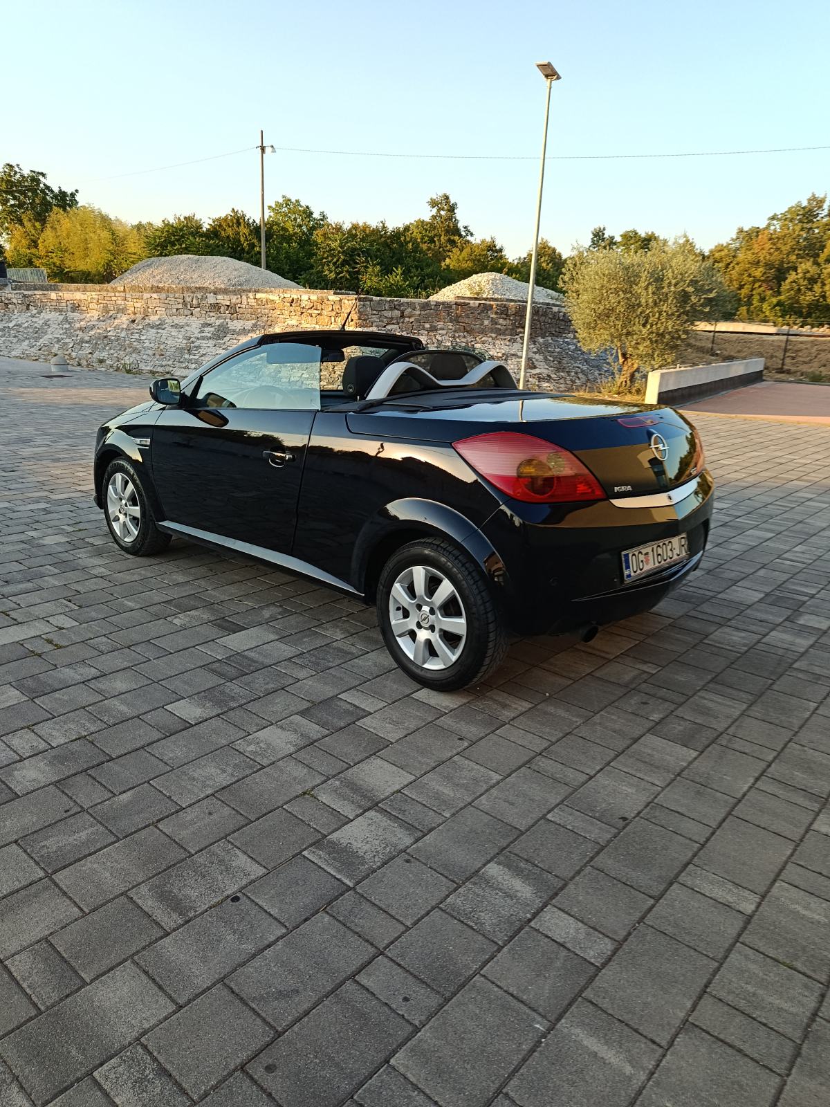 Opel Tigra Cabrio 1.3 Cdti Cosmo, pogled izvana - slika 2