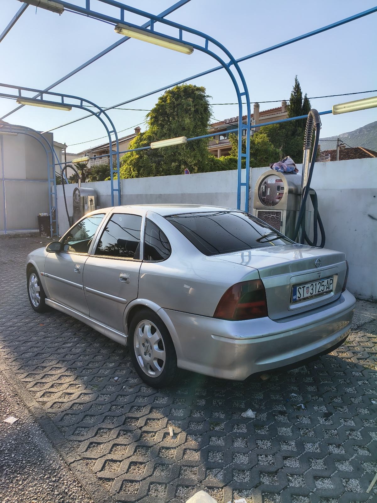 Opel Vectra 2,0 DTI 16V, fotografija 3
