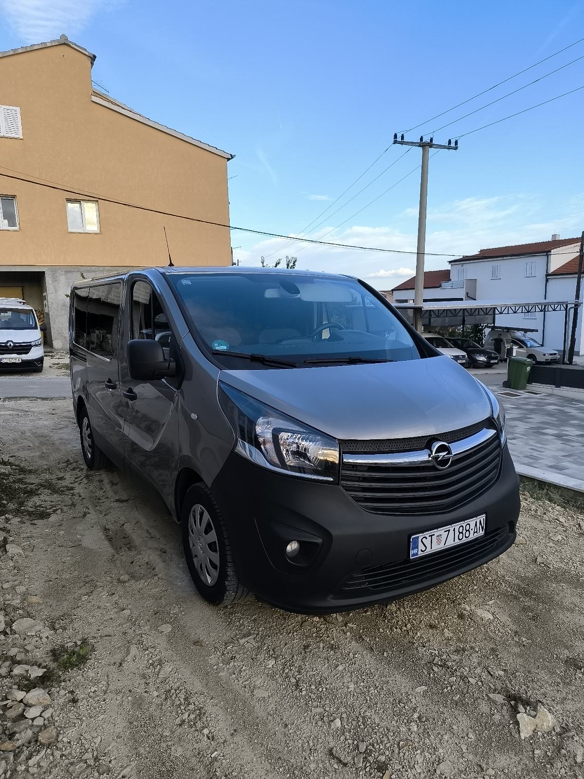 Opel Vivaro 1,6 CDTI 2,7t Start/Stop, fotografija 1