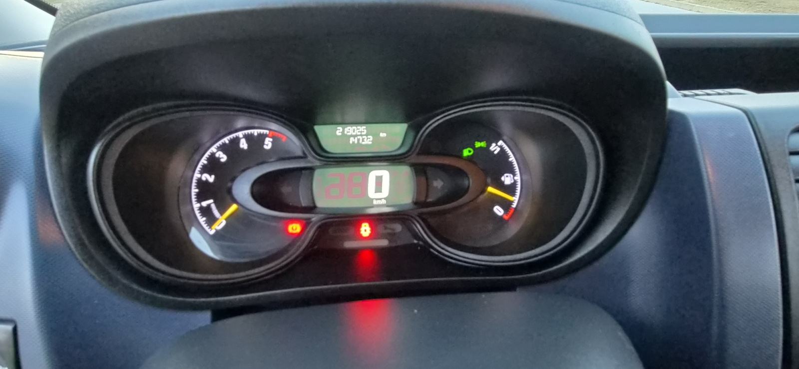 Opel Vivaro 1,6 CDTI L2H1 putnički **klima, kuka, alu 18 + nove gume**, fotografija 9