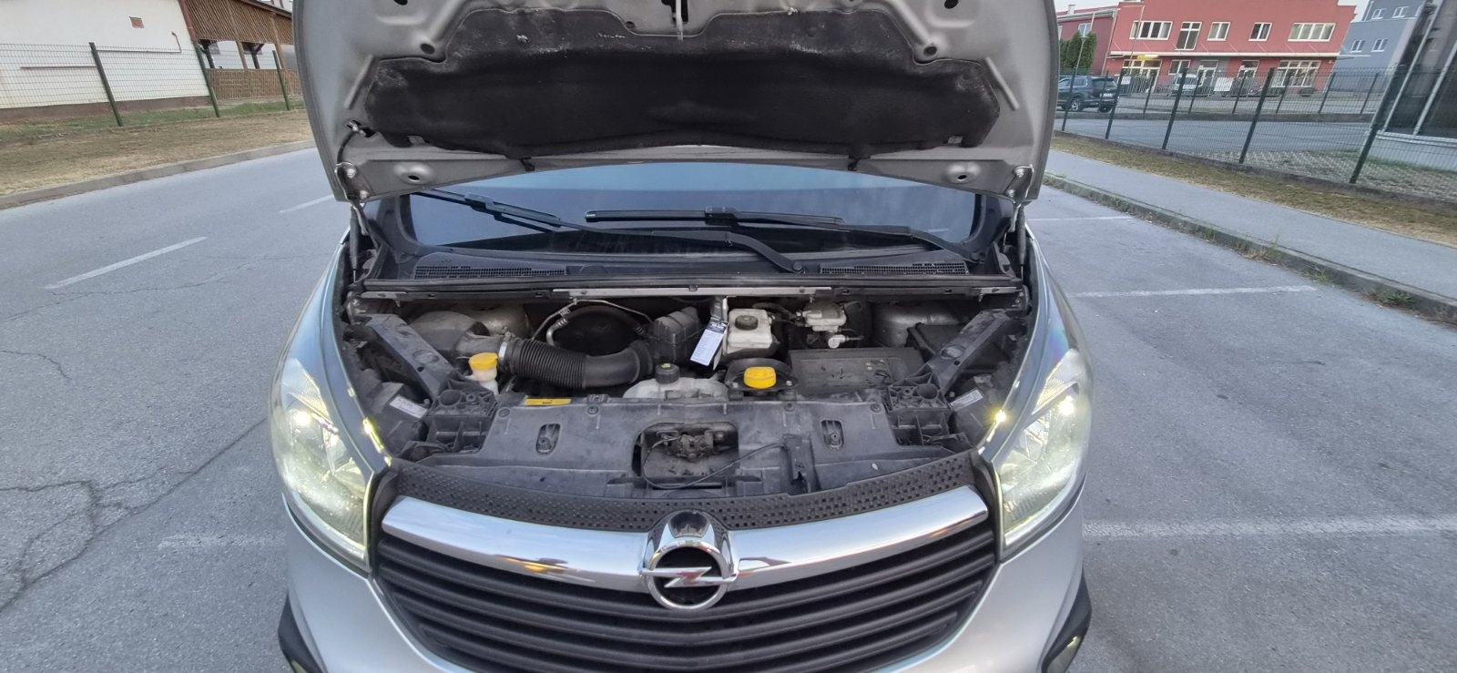 Opel Vivaro 1,6 CDTI L2H1 putnički **klima, kuka, alu 18 + nove gume**, fotografija 19