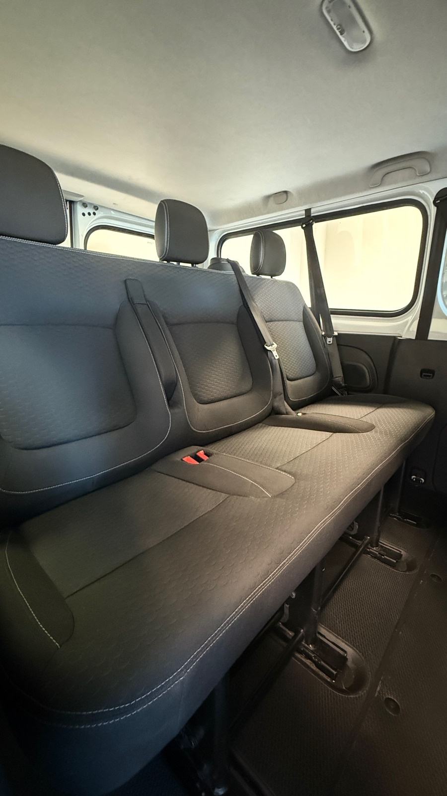 Opel Vivaro LONG 1.6 CDTI – 120.000 km – Ovlašteni servis – Garažiran, fotografija 12